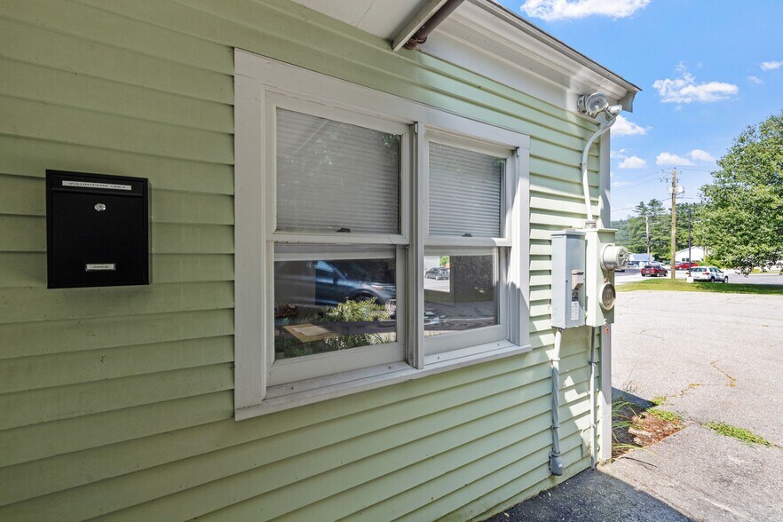 More Photos Of 214 Lake St, Bristol Office For Sale