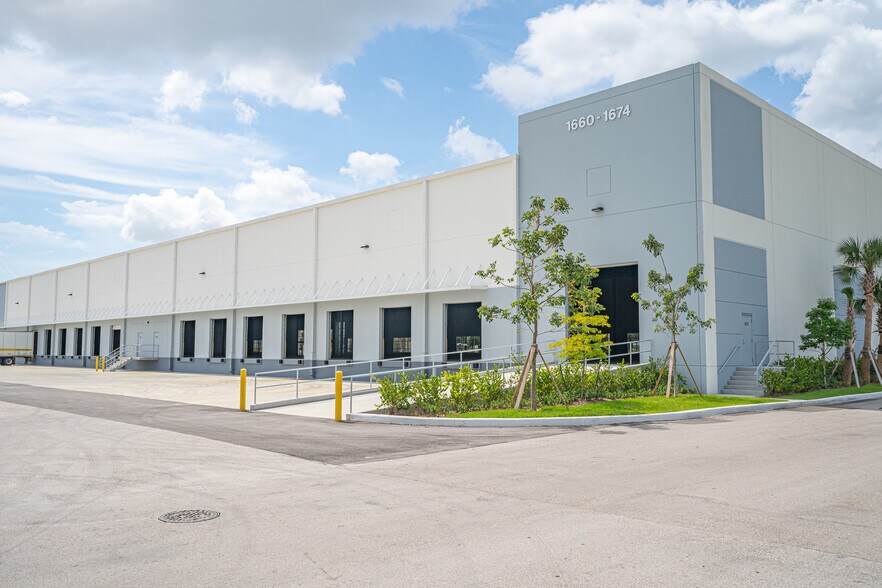 More Photos Of 1620 NW 215th St, Miami Gardens Unknown For Lease