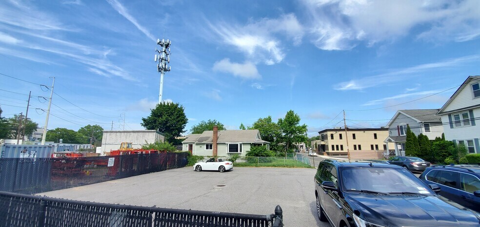 More Photos Of 40 Willis Ave, Syosset Warehouse For Lease