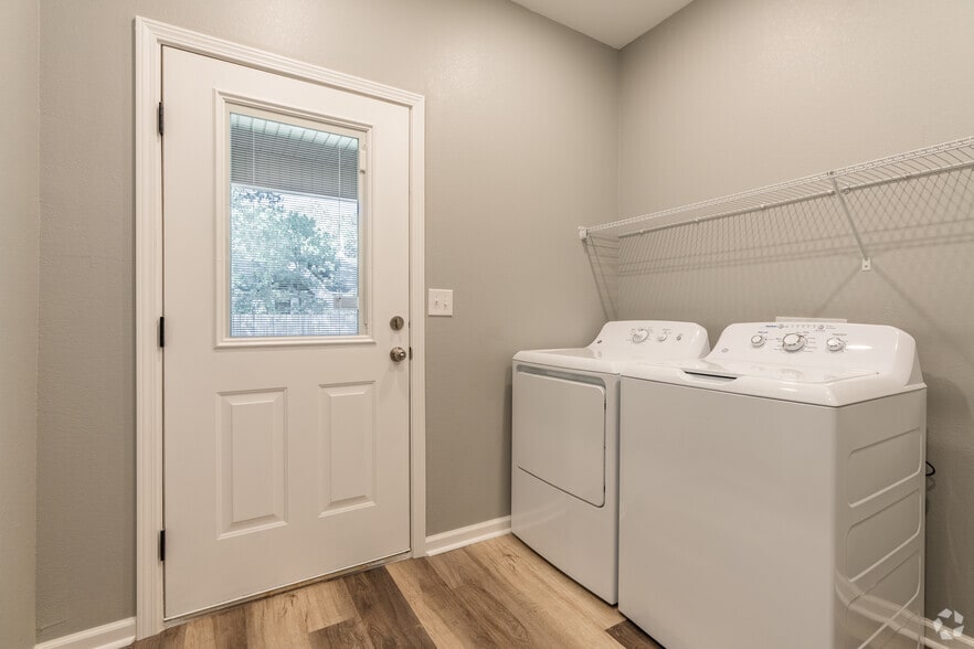 More Photos Of 404 W Matthews St, Brookland Apartments For Sale