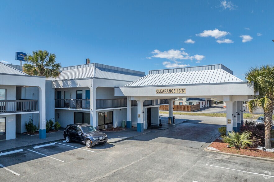 More Photos Of 1826 W Lucas St, Florence Hospitality For Sale