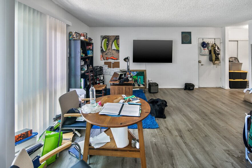 More Photos Of 1776 S Rimpau Blvd, Los Angeles Apartments For Sale