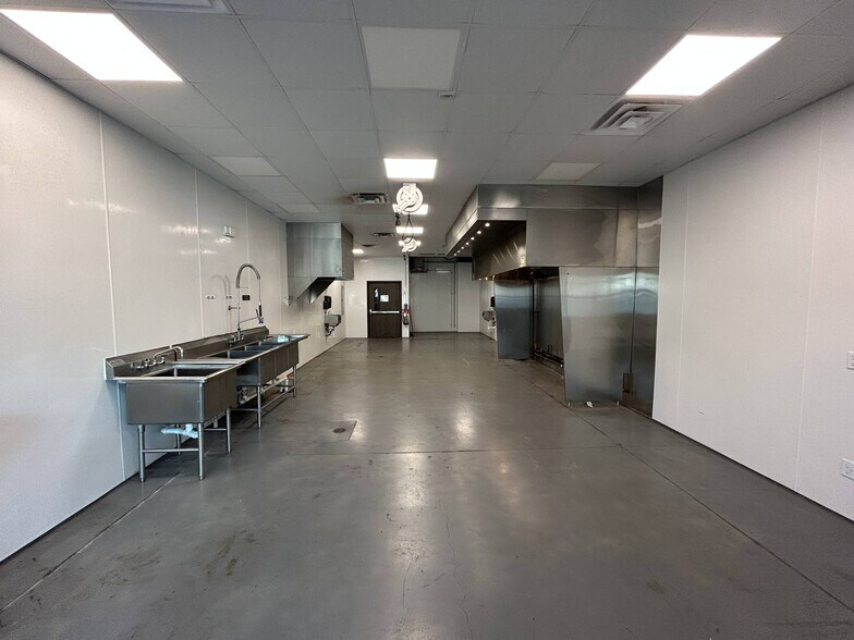 Primary Photo Of 630 Ralph Ablanedo Dr, Austin Restaurant For Lease