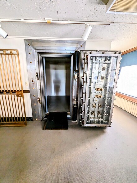 More Photos Of 301 Columbia St, Lafayette Office For Lease