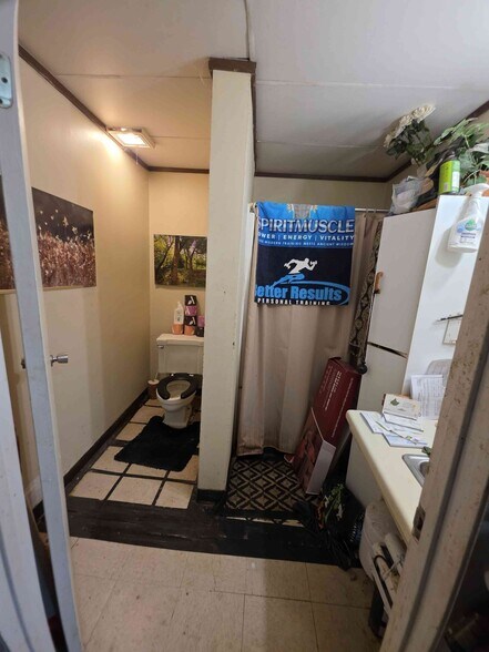 More Photos Of 3040-3046 S Delaware Ave, Milwaukee Storefront For Sale
