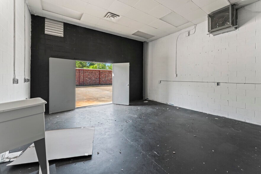 More Photos Of 3321 University Blvd E, Tuscaloosa Warehouse For Lease