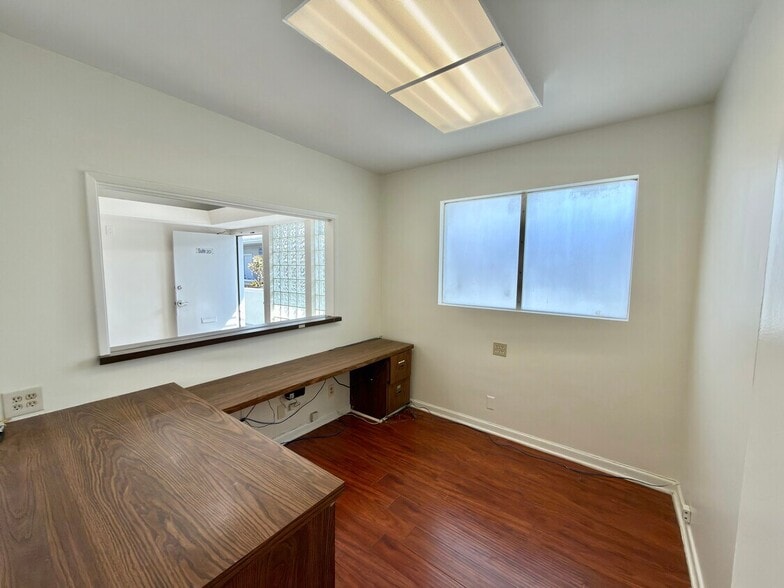 More Photos Of 15216 Vanowen St, Van Nuys Medical For Lease