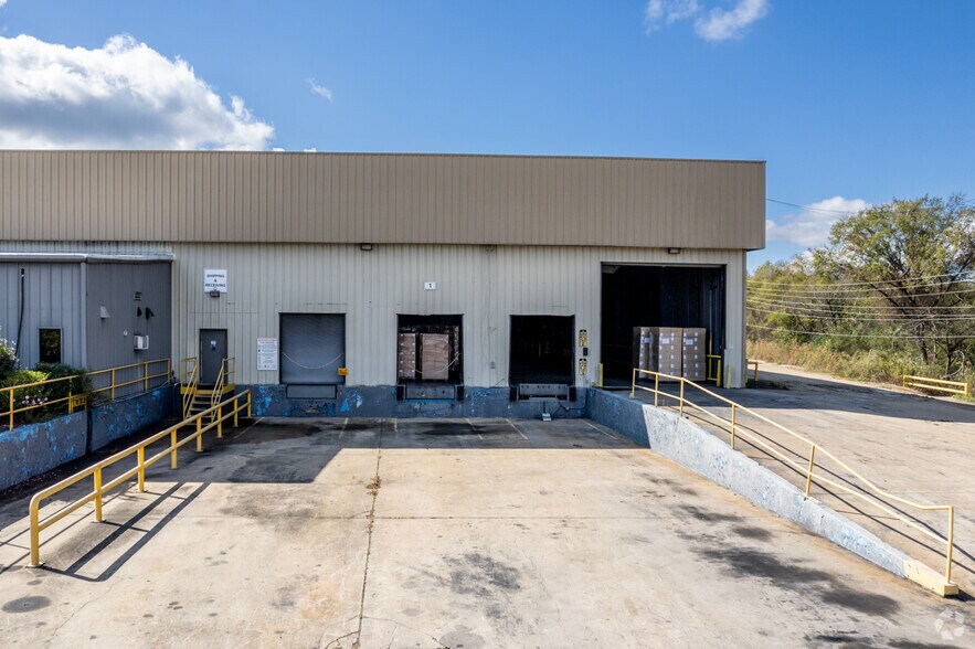 More Photos Of 1061 Industrial Blvd, LaFayette Industrial For Sale