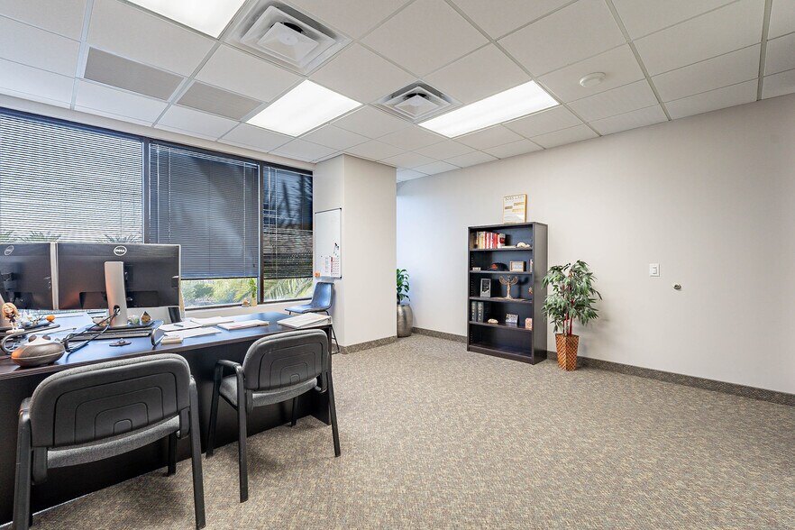 More Photos Of 7310 N 16th St, Phoenix Office For Lease
