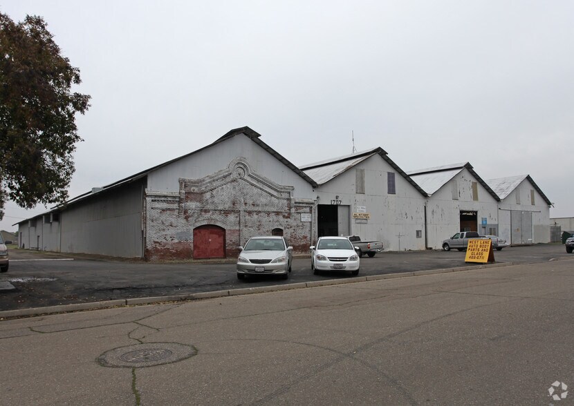 More Photos Of 1707 El Pinal Dr, Stockton Warehouse For Sale