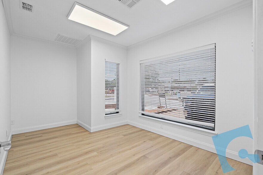 More Photos Of 189 Elm St, Lewisville Office For Sale