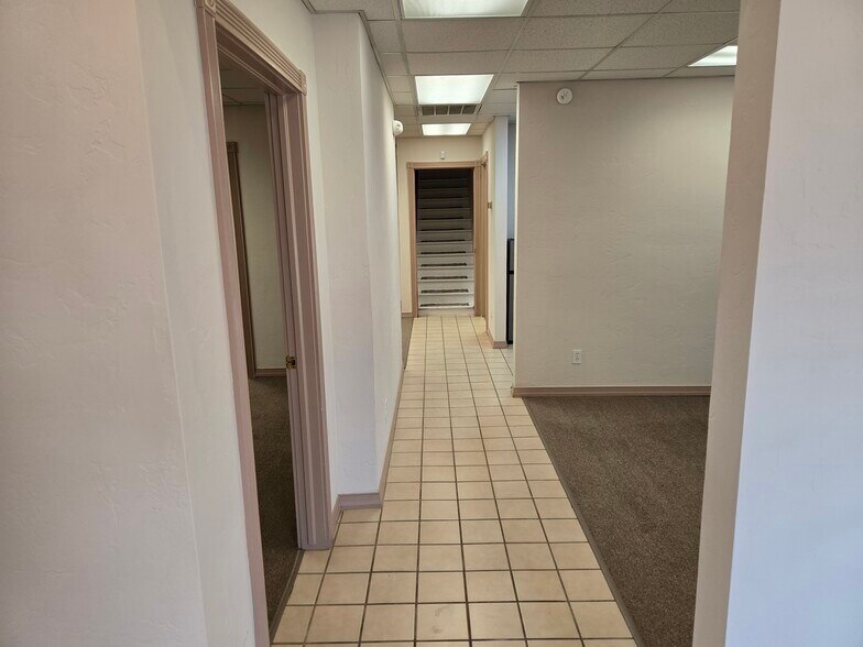 More Photos Of 318 W Highland St, Shawnee Office For Sale