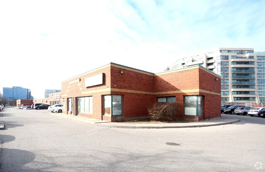 More Photos Of 160 E Beaver Creek Rd, Richmond Hill Light Distribution For Sale