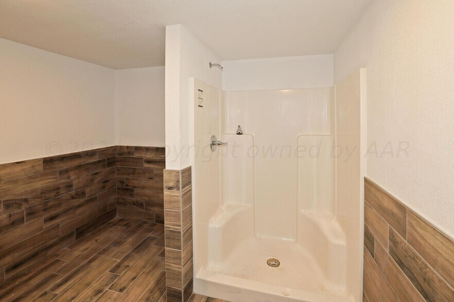 More Photos Of 718 Stateline Rd, Farwell Warehouse For Sale