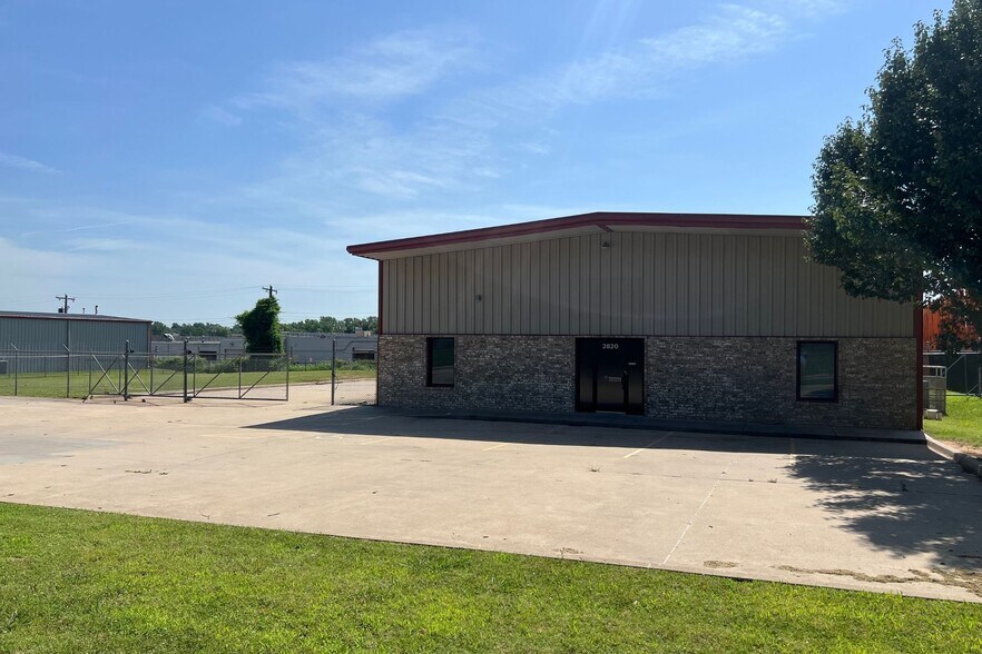 More Photos Of 2820 Global Pky, Midwest City Industrial For Sale
