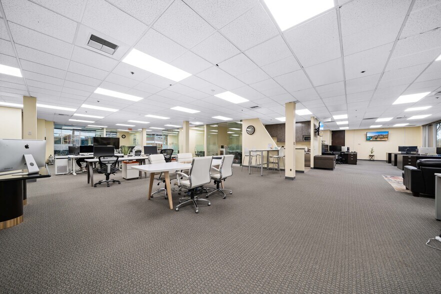 More Photos Of 25391 Commercentre Dr, Lake Forest Coworking Space