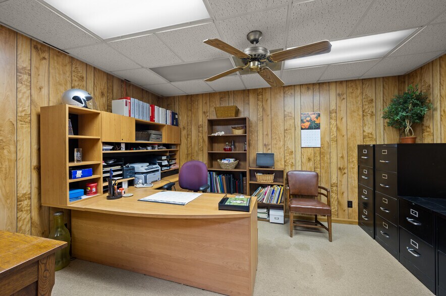 More Photos Of 7 Hills Rd, Newark Warehouse For Sale