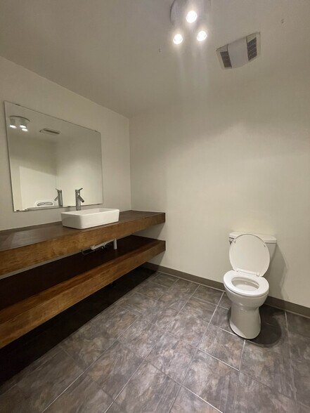 More Photos Of 2662-2684 Lacy St, Los Angeles Loft Creative Space For Lease