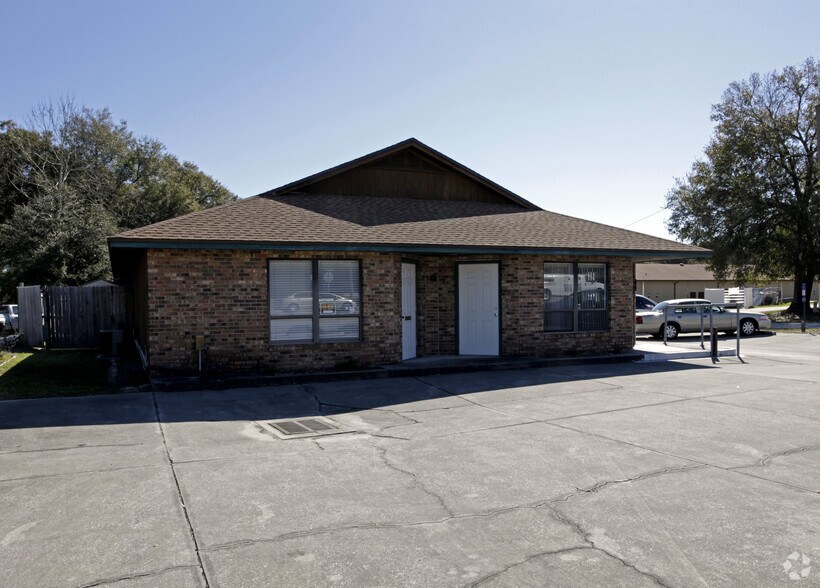 More Photos Of 123 S Industrial Dr, Orange City Medical For Lease