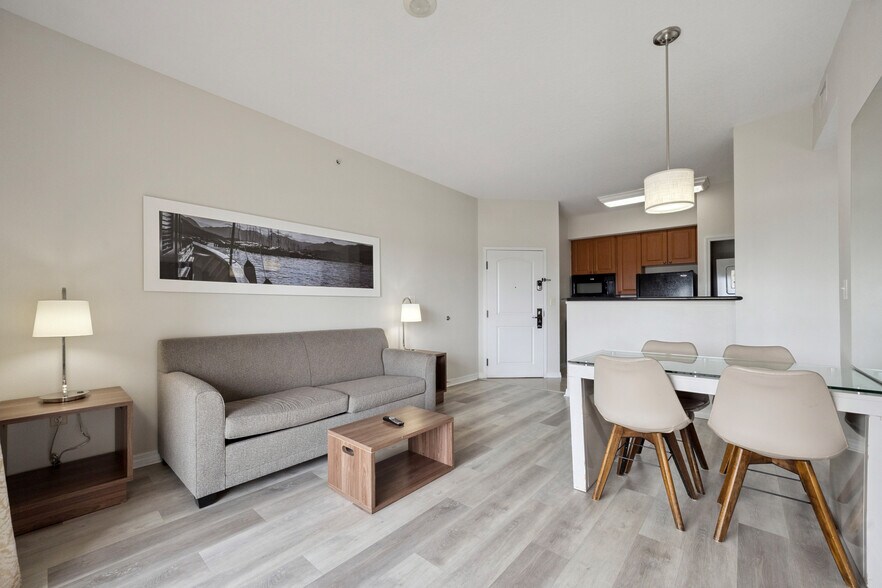 More Photos Of 7395 Universal Blvd, Orlando Hotel For Sale