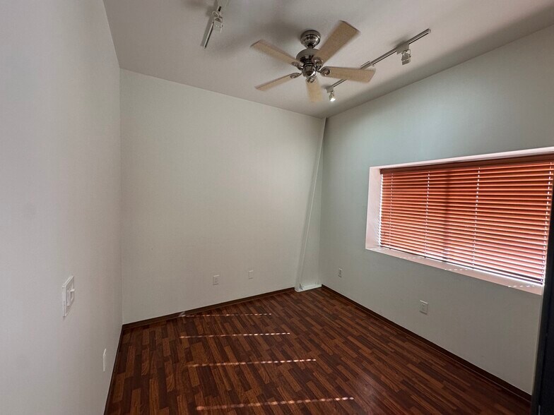 More Photos Of 5712 Val Verde St, Houston Loft Creative Space For Lease