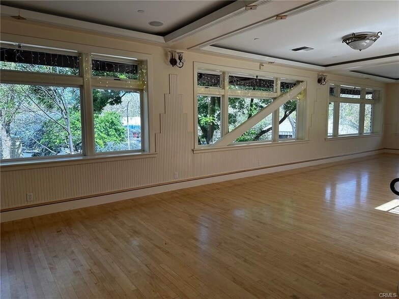 More Photos Of 200 Wall St, Chico Bar For Sale