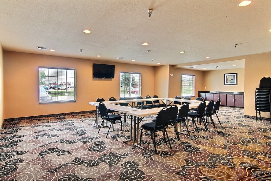 More Photos Of 2304 Sahlstrom Dr, Crookston Hotel For Sale