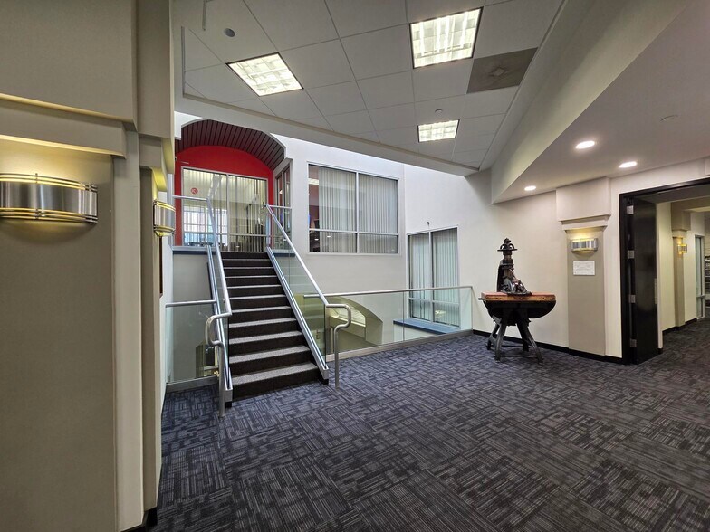 More Photos Of 900 Cummings Ctr, Beverly Medical For Lease