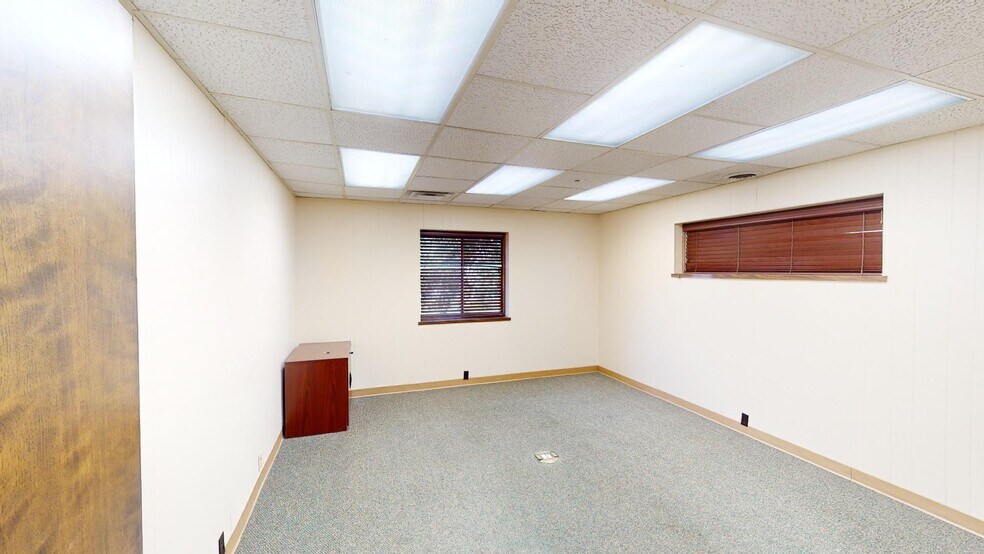 More Photos Of 2602 N Morgan St, Decatur Office For Sale