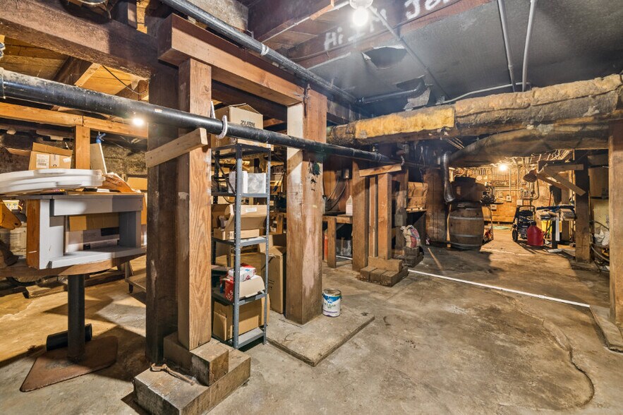 More Photos Of 2015 1st St, Tillamook General Retail For Sale