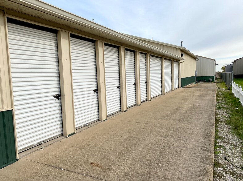 More Photos Of 780 S Chicago St, Geneseo Light Distribution For Lease