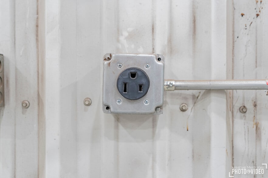 More Photos Of 612 Sinclair St, Gillette Industrial For Sale