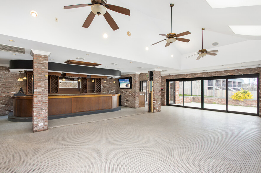 More Photos Of 62375 Rt-25, Southold Restaurant For Sale