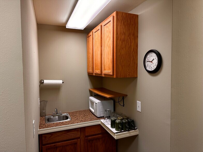 More Photos Of 34 29th St, Gulfport Warehouse For Lease