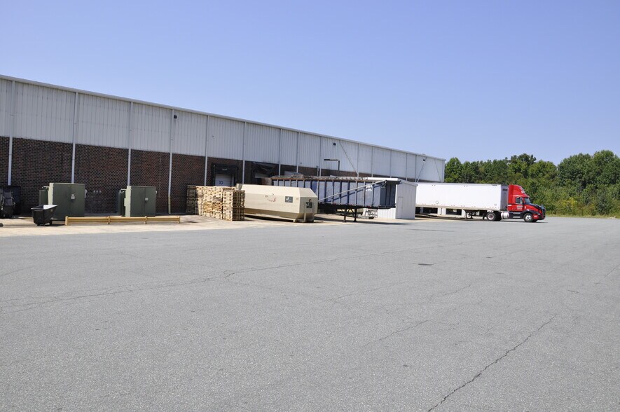 More Photos Of 2050 Willow Springs Ln, Burlington Warehouse For Lease