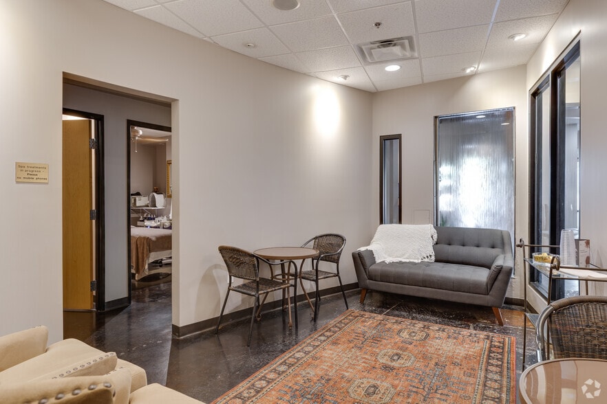 More Photos Of 1342 W Warner Rd, Tempe Unknown For Lease