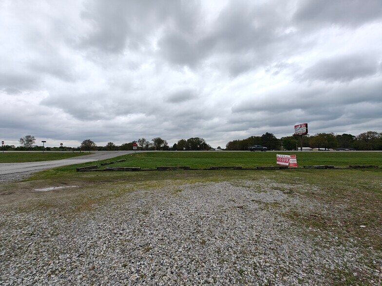 More Photos Of 430 N Brent Ln, West Siloam Springs General Retail For Lease