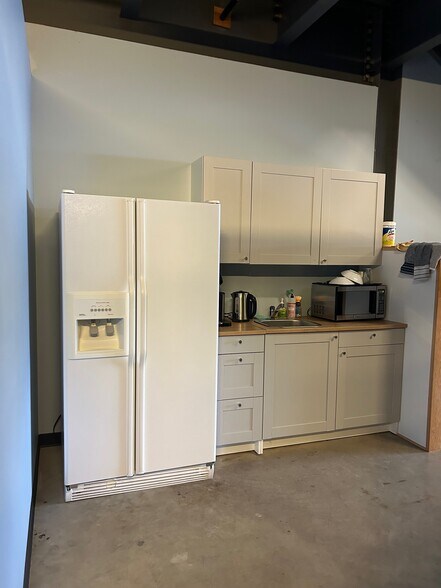 More Photos Of 909 Squalicum Way, Bellingham Flex For Sale