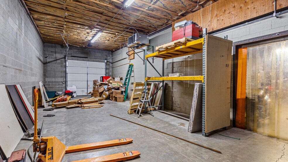 More Photos Of 1201 Main St, Thompson Falls Service Station For Sale
