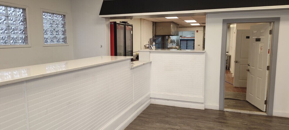 More Photos Of 12716 Buckeye Rd, Cleveland Restaurant For Sale