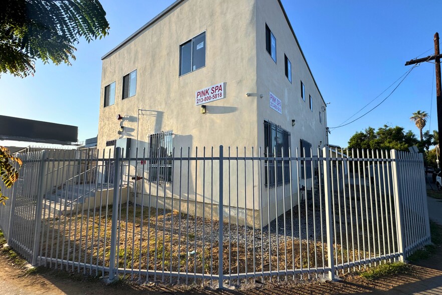 More Photos Of 2071 W Washington Blvd, Los Angeles Flex For Lease