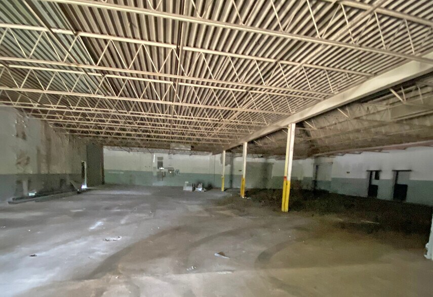 More Photos Of 22778 Globe Ave, Warren Warehouse For Sale