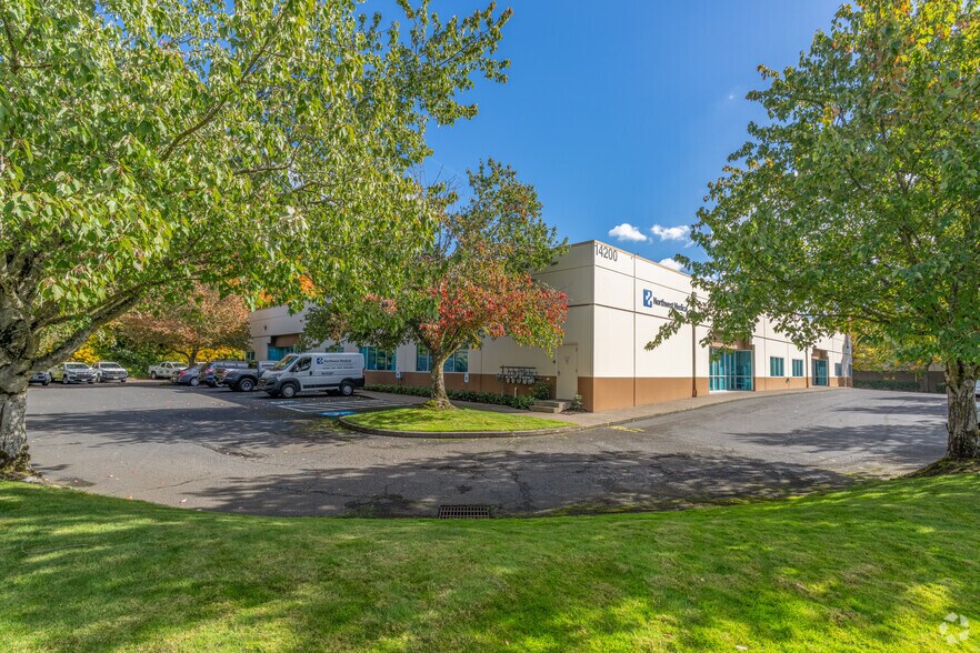 More Photos Of 14200 SE 98th Ct, Clackamas Light Manufacturing For Lease