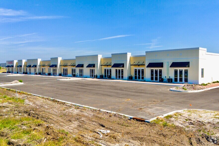 More Photos Of 11950 SW Tom Mackie Blvd, Port Saint Lucie Light Manufacturing For Lease
