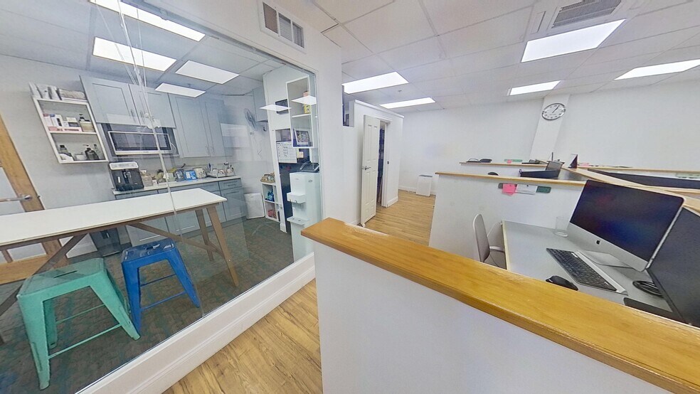 More Photos Of 120 W 31st St, New York Office For Lease