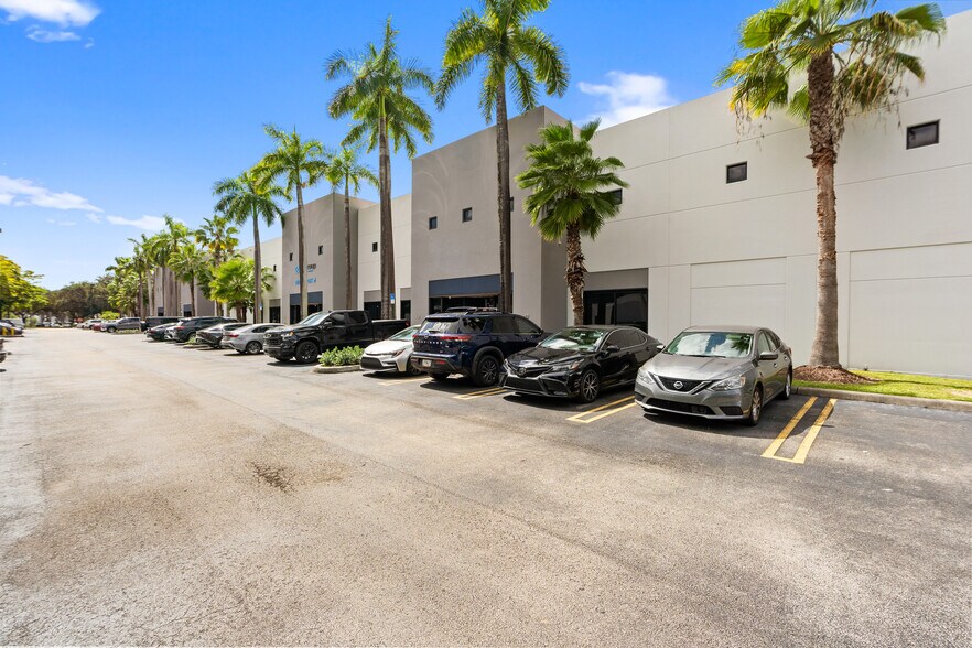 More Photos Of 8305 NW 27th St, Doral Distribution For Lease