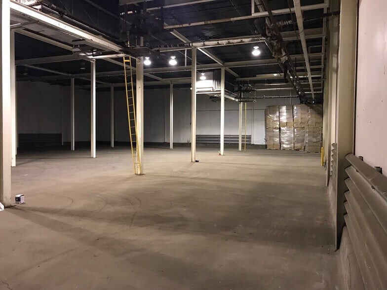 More Photos Of 2000 N Elm St, Muncie Warehouse For Sale