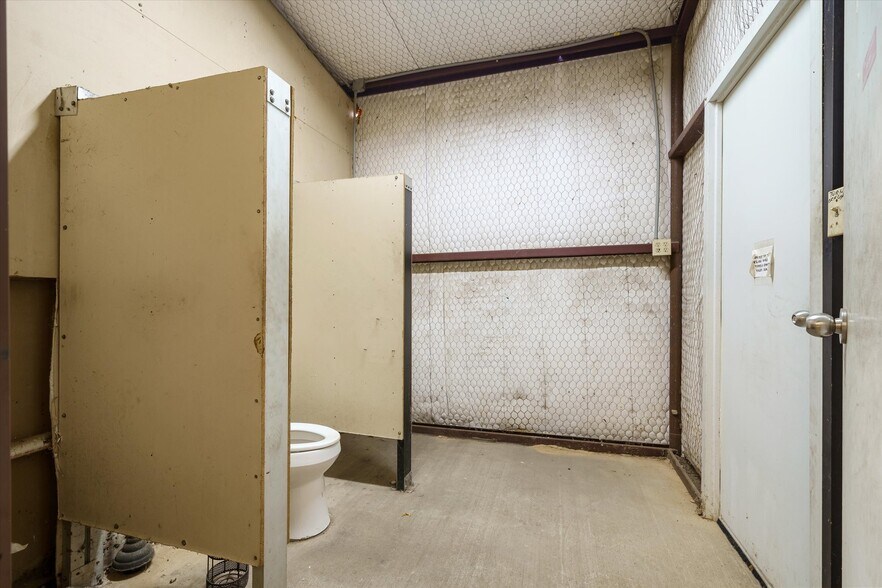 More Photos Of 7439 FM 314, Ben Wheeler Industrial For Sale