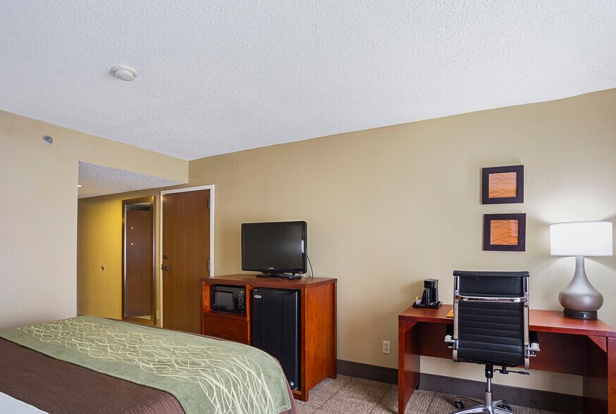 More Photos Of 4924 Constitution Ave, Baton Rouge Hotel For Sale