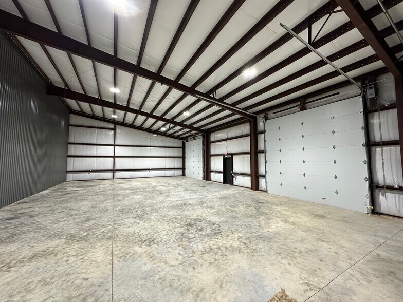 More Photos Of 3203 118th St, Lubbock Light Manufacturing For Lease